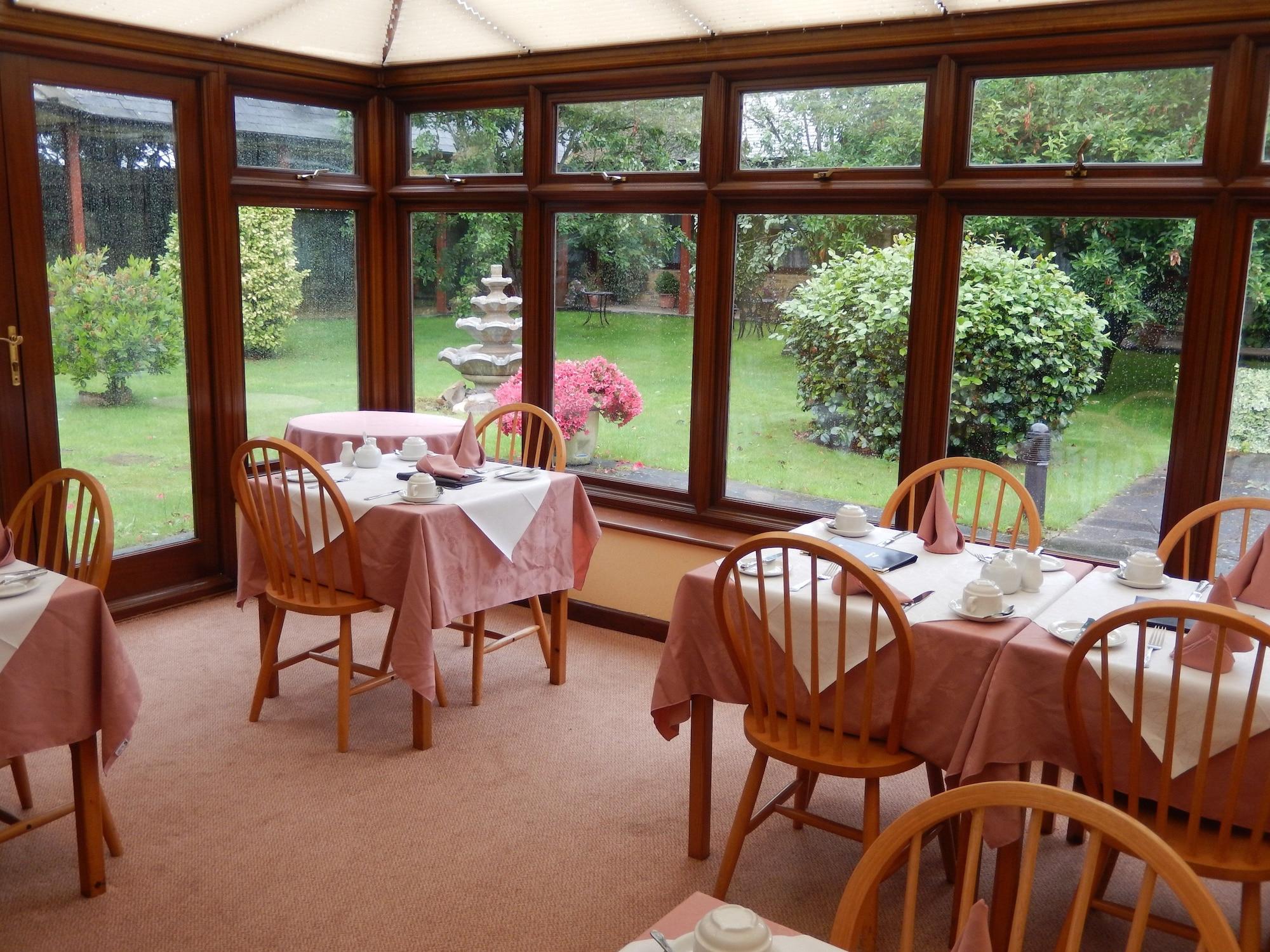 Cottage Guest House Hillingdon Restoran gambar